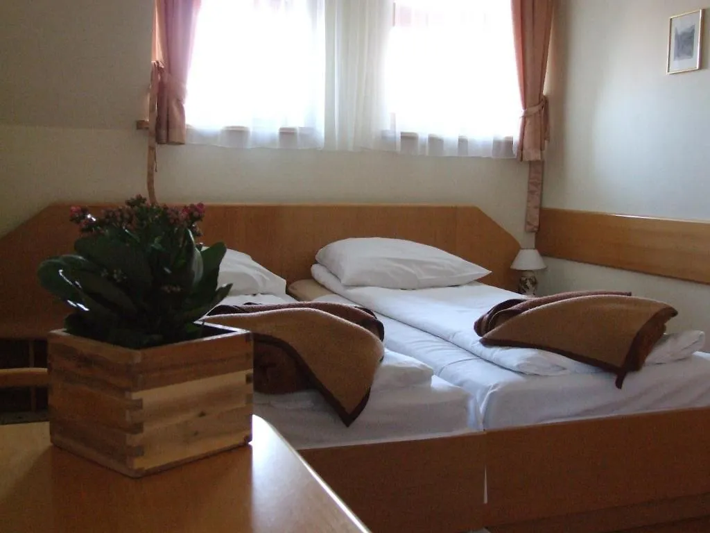 Dom Wypoczynkowy Jadzia Guest House Zakopane 0*,  Poland